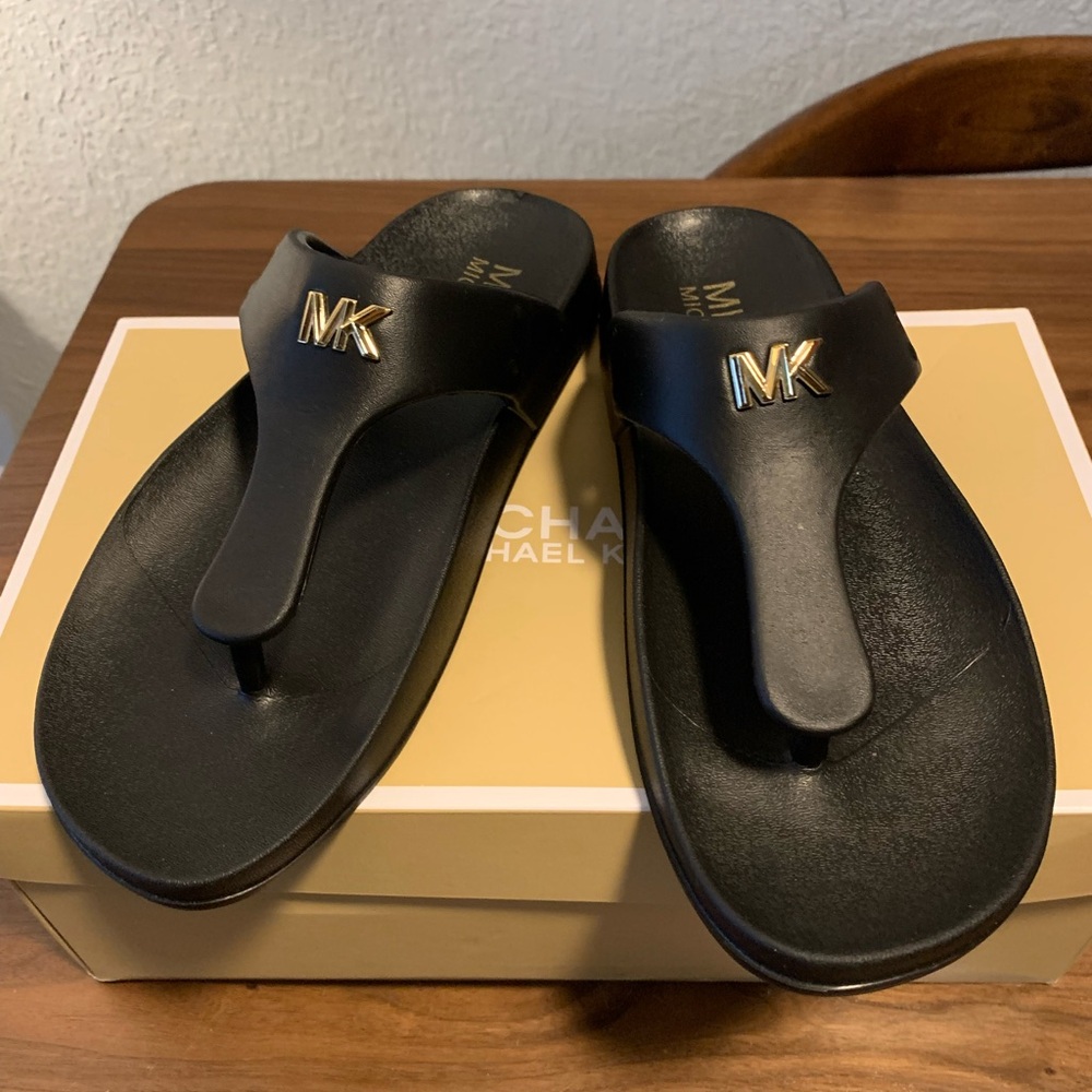 COPY - Michael Kors Lindsey thong sandals in size 8 color: Black Brand new in t…